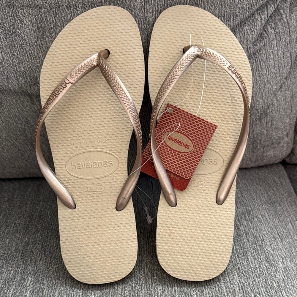 NWT Havaianas Sand Flip Flops
